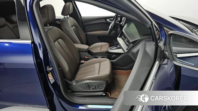 Audi Q4 e-Tron (F4) 2022 Синий из Кореи, фото 3