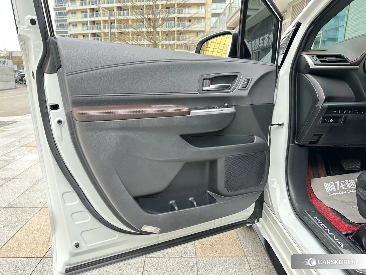 Toyota Sienna 2021 Белый из Китая, фото 3