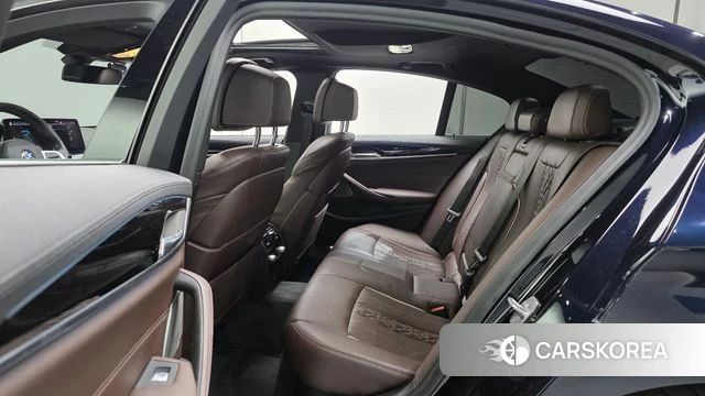 BMW 5 Series (G30) 2021 Черный из Кореи, фото 3