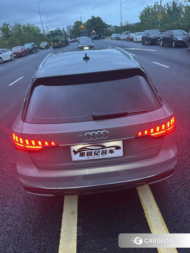Audi A4L 2021 Темно-серый из Китая, фото 3