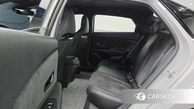 Hyundai Avante (CN7) 2021 Серебристо-серый из Кореи, фото 3