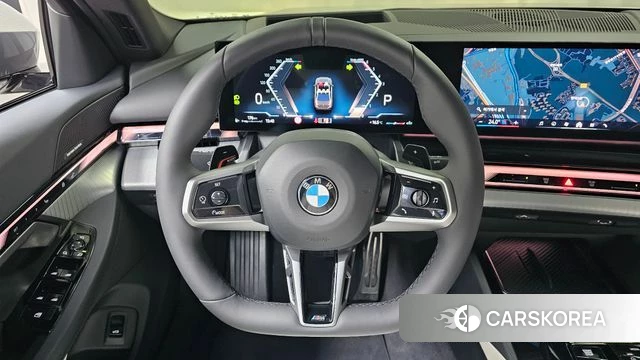 BMW 5 Series (G60) 2025 Серебристо-серый из Кореи, фото 3