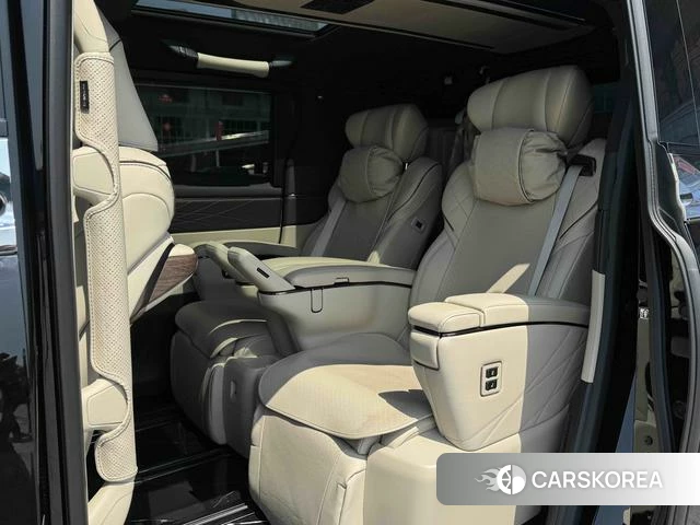 Toyota Alphard 2024 Черный из Китая, фото 3