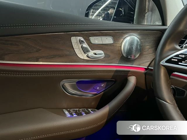 Mercedes-Benz E-Class 2023 Черный из Китая, фото 3