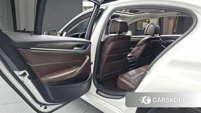 BMW 5 Series (G30) 2018 Белый из Кореи, фото 3