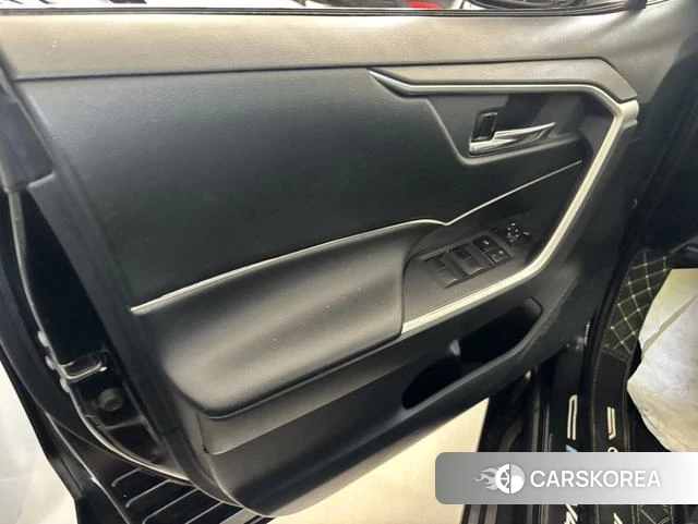 Toyota RAV4 2021 Черный из Китая, фото 3