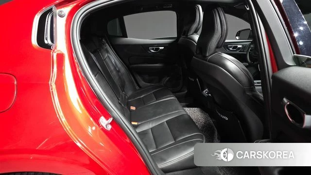 Volvo S60 3rd generation 2022 Красный из Кореи, фото 3