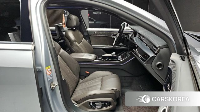 Audi A8 (D5) 2021 Серебряный из Кореи, фото 3