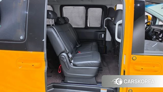Hyundai Staria 2024 Желтый из Кореи, фото 3
