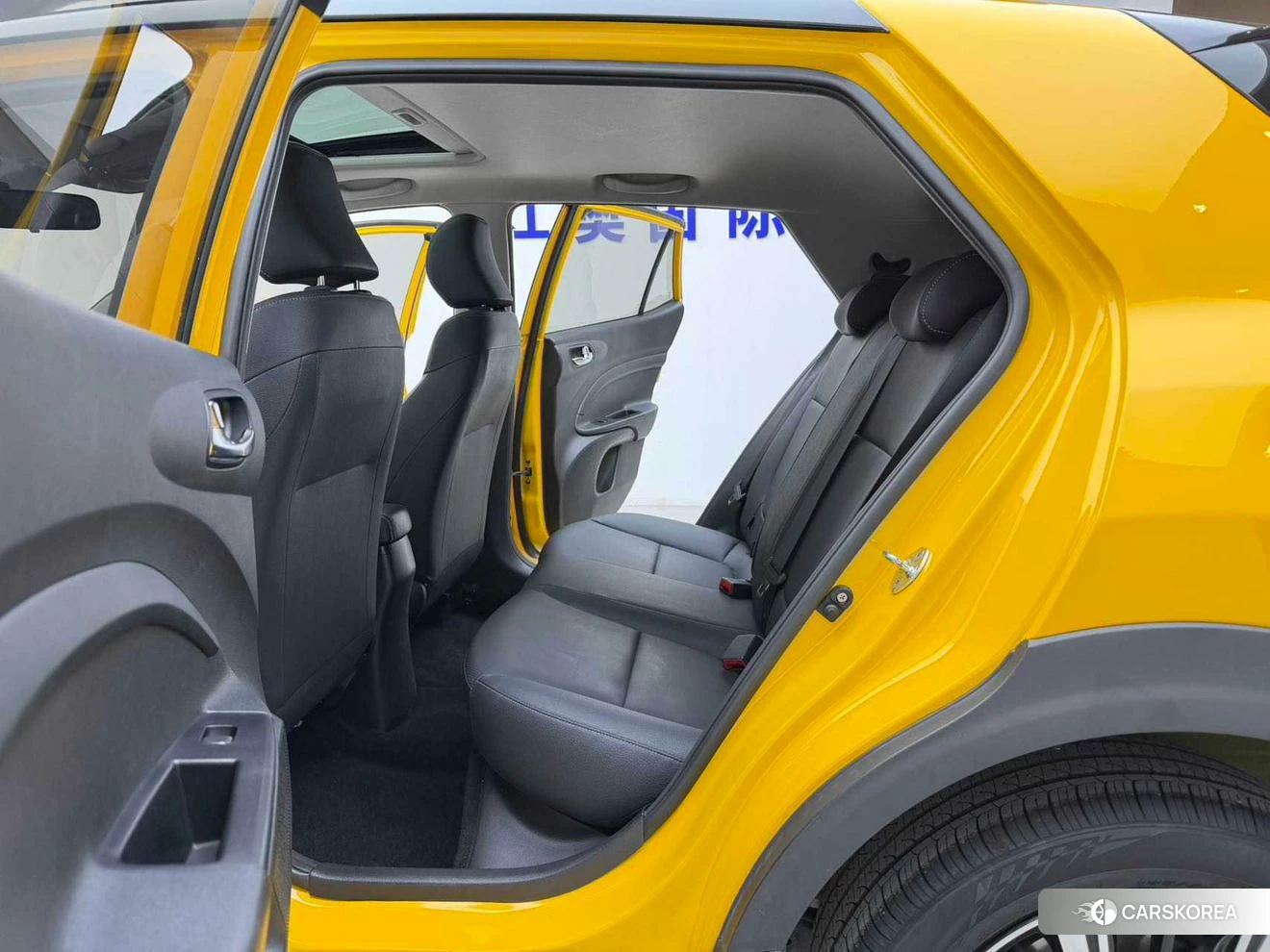 Kia KX1 2021 Желтый из Китая, фото 3
