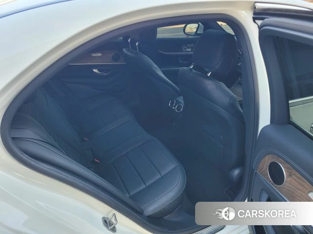 Mercedes-Benz E-Class W213 2022 Белый из Кореи, фото 3