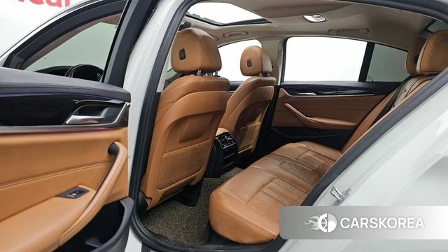BMW 5 Series (G30) 2018 Белый из Кореи, фото 3