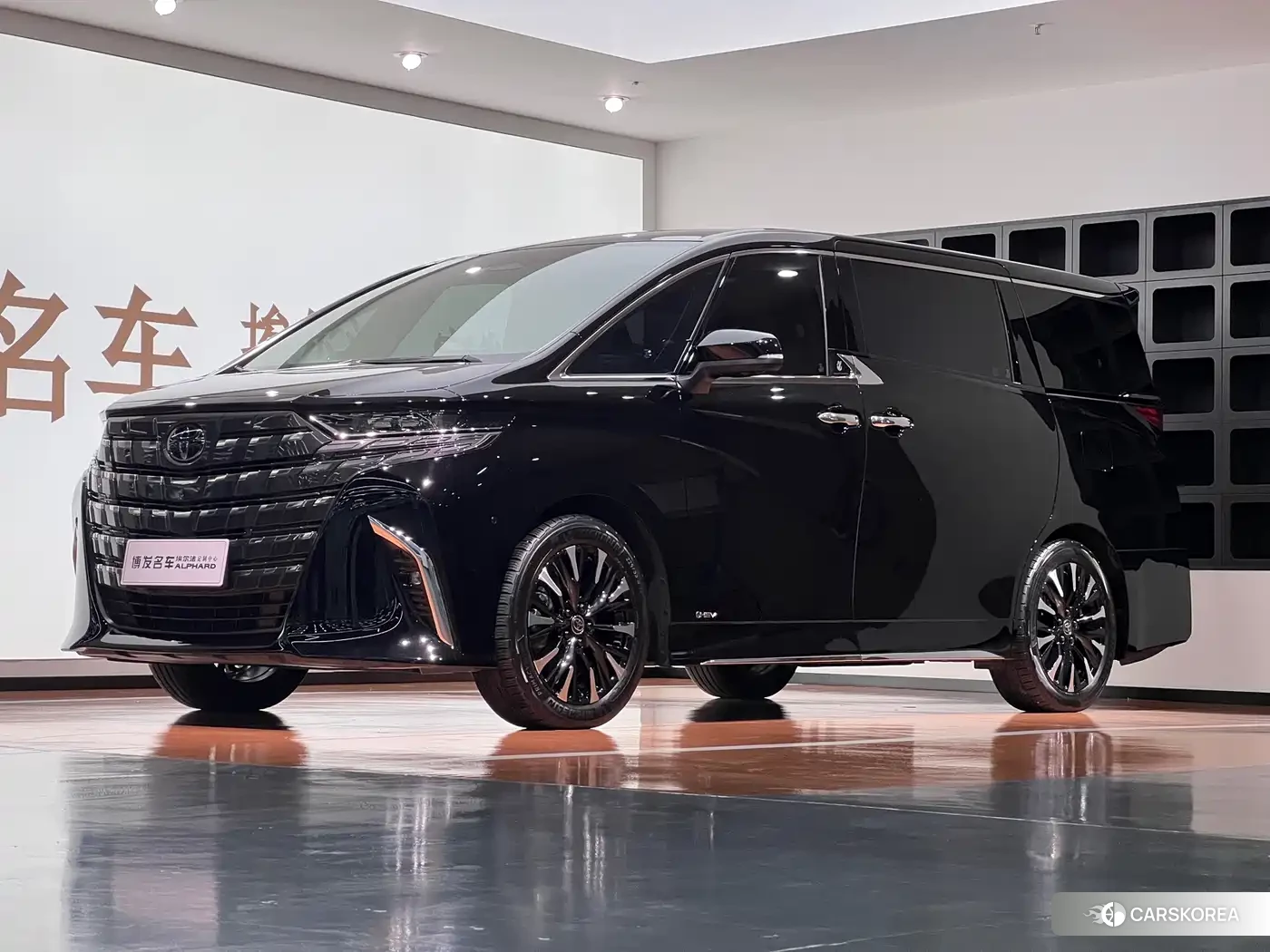Toyota Alphard 2024 Черный из Китая, фото 3