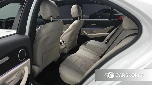 Mercedes-Benz E-Class W213 2023 Белый из Кореи, фото 3