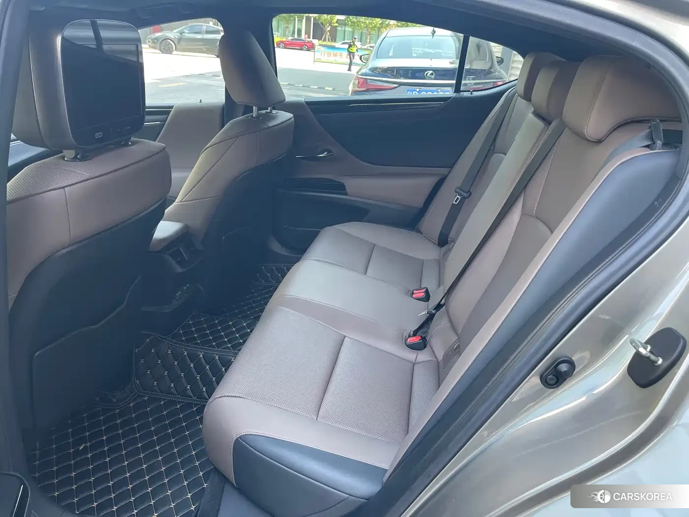 Lexus ES 2023 Silver/gray из Китая, фото 3