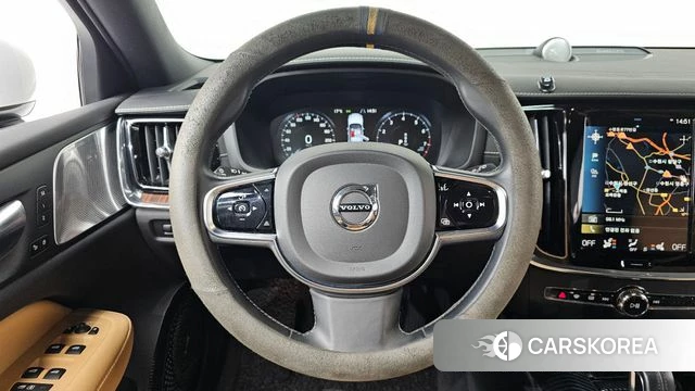 Volvo V60 Cross-Country 2nd Generation 2021 Белый из Кореи, фото 3