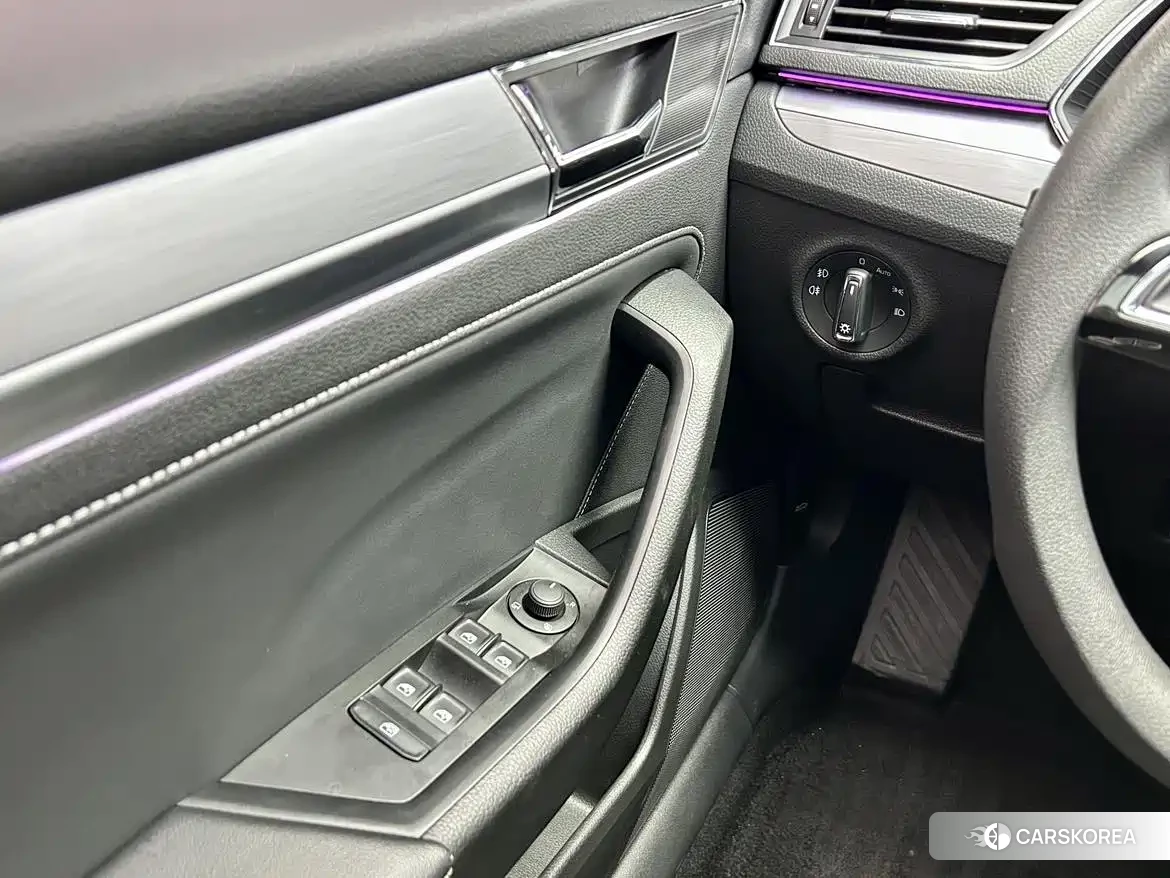 Skoda Superb 2023 Silver/gray из Китая, фото 3