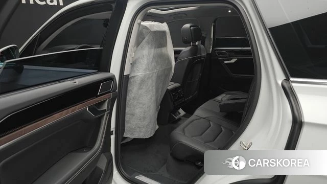 Volkswagen Touareg 3rd generation 2026 Белый из Кореи, фото 3