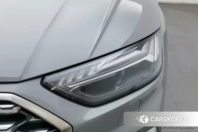 Audi Q5L 2022 Темно-серый из Китая, фото 3