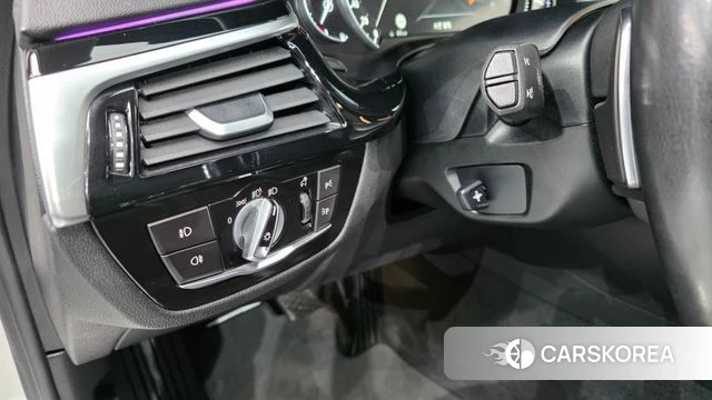 BMW 5 Series (G30) 2018 Белый из Кореи, фото 4