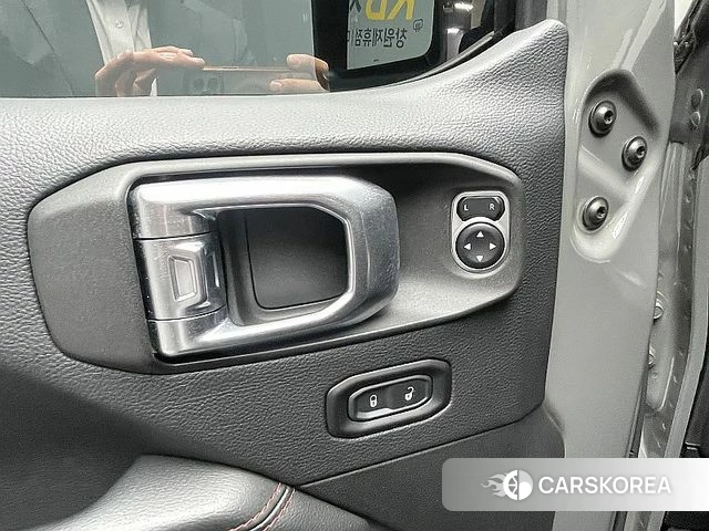 Jeep Wrangler (JL) 2018 Серебристо-серый из Кореи, фото 3