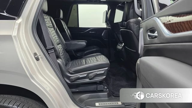 Cadillac Escalade 5th Generation 2022 Песочный из Кореи, фото 3