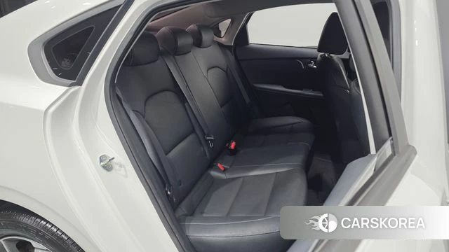 Kia The New K3 2nd generation 2023 Белый из Кореи, фото 3