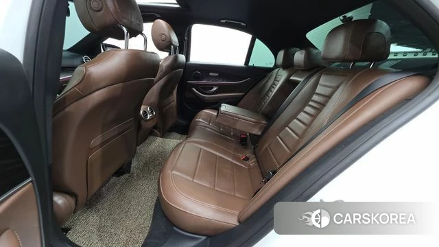 Mercedes-Benz E-Class W213 2023 Белый из Кореи, фото 3