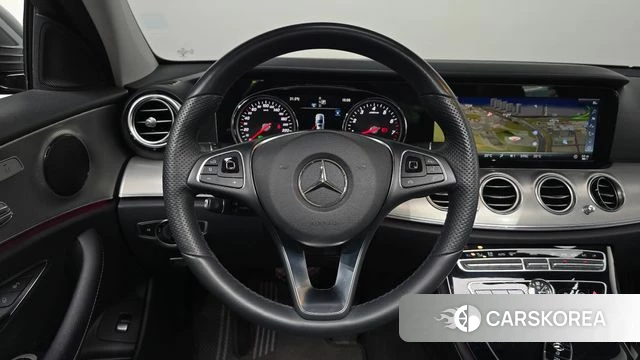 Mercedes-Benz E-Class W213 2018 Серый из Кореи, фото 3
