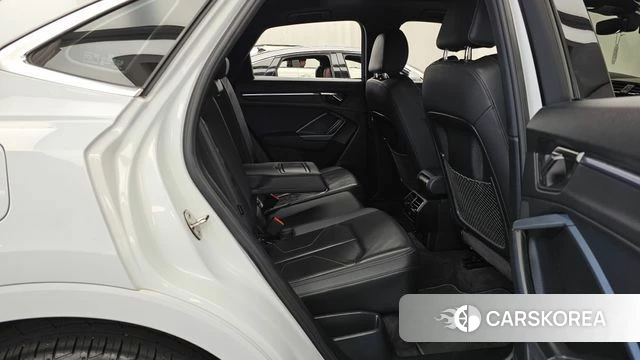 Audi Q3 (F3) 2022 Белый из Кореи, фото 3