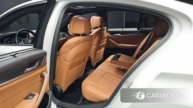 BMW 5 Series (G30) 2023 Белый из Кореи, фото 3