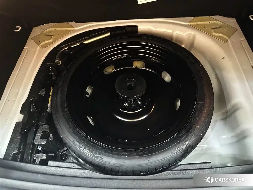 Skoda Karoq 2023 Белый из Китая, фото 3