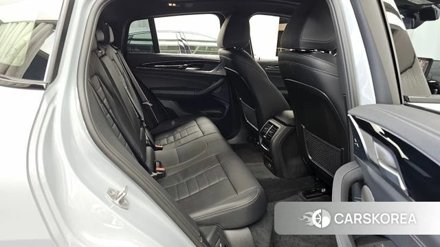 BMW X4 (G02) 2024 Светло-серебряный цвет из Кореи, фото 3
