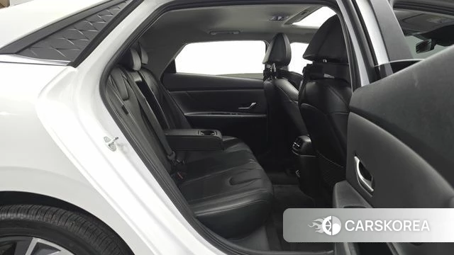 Hyundai The New Avante (CN7) 2023 Белый из Кореи, фото 3