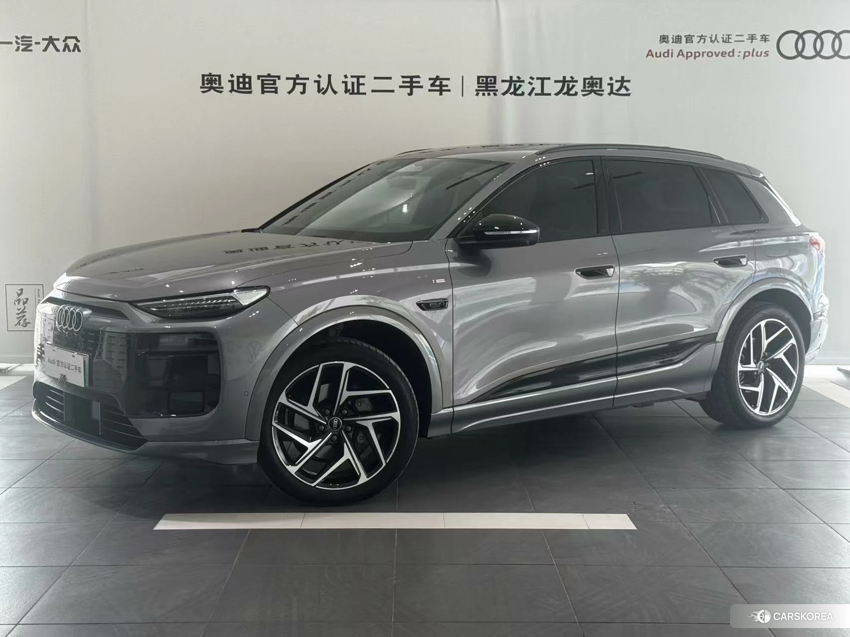 Audi Q6L 2025 Темно-серый из Китая, фото 3