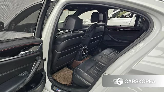 BMW 5 Series (G30) 2018 Белый из Кореи, фото 3