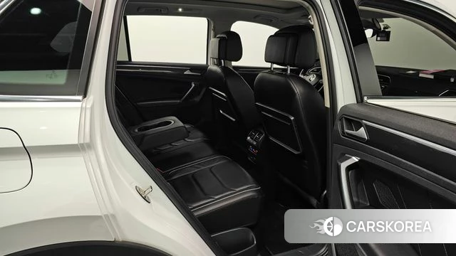 Volkswagen Tiguan second Generation 2019 Белый из Кореи, фото 3