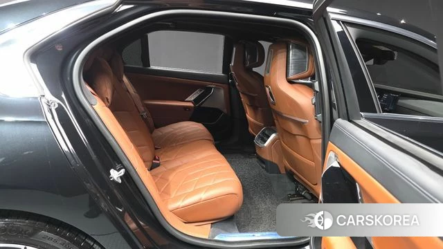 BMW 7 Series (G70) 2023 Черный из Кореи, фото 3