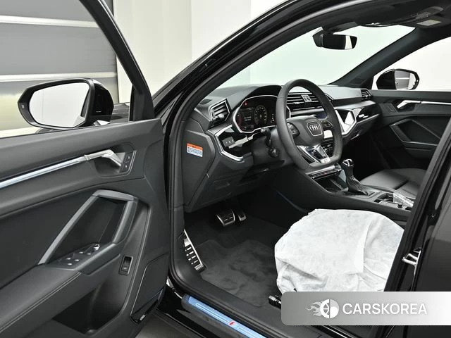 Audi Q3 (F3) 2026 Черный из Кореи, фото 3