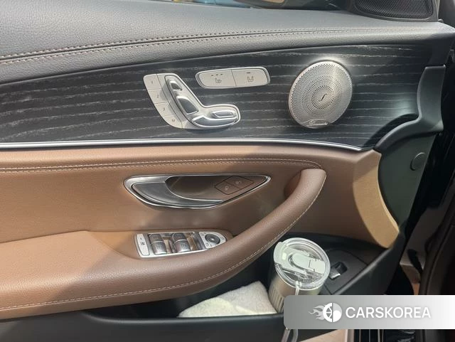 Mercedes-Benz E-Class 2023 Черный из Китая, фото 3