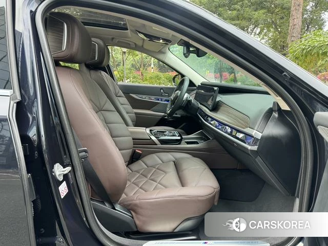 BMW 7 series 2023 Черный из Китая, фото 3