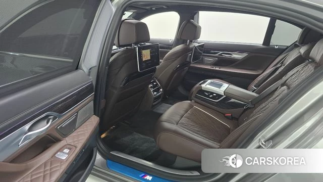 BMW 7 Series (G11) 2021 Серебристо-серый из Кореи, фото 3