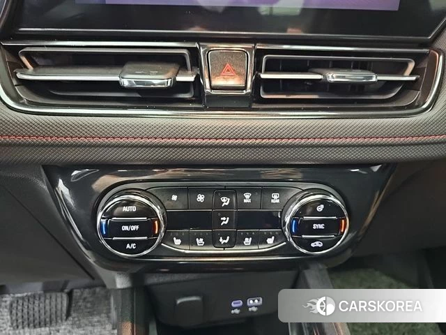 Chevrolet (GM Daewoo) The New Trail Blazer 2023 Серебристо-серый из Кореи, фото 3