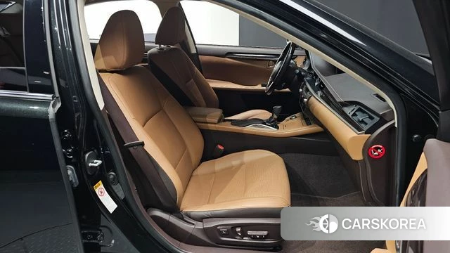 Lexus New ES300h 2018 Черный из Кореи, фото 3