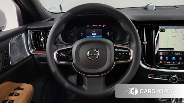 Volvo V60 Cross-Country 2nd Generation 2023 Белый из Кореи, фото 3