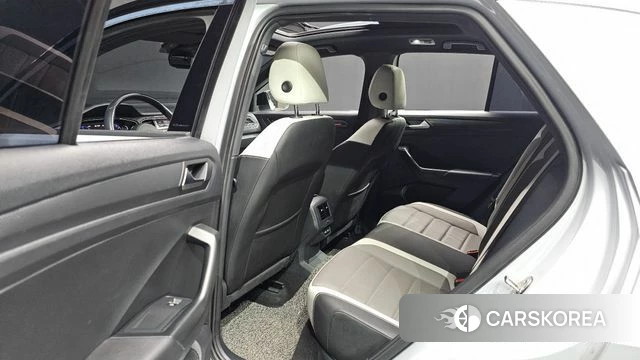 Volkswagen T-Roc 2021 Серебристо-серый из Кореи, фото 3