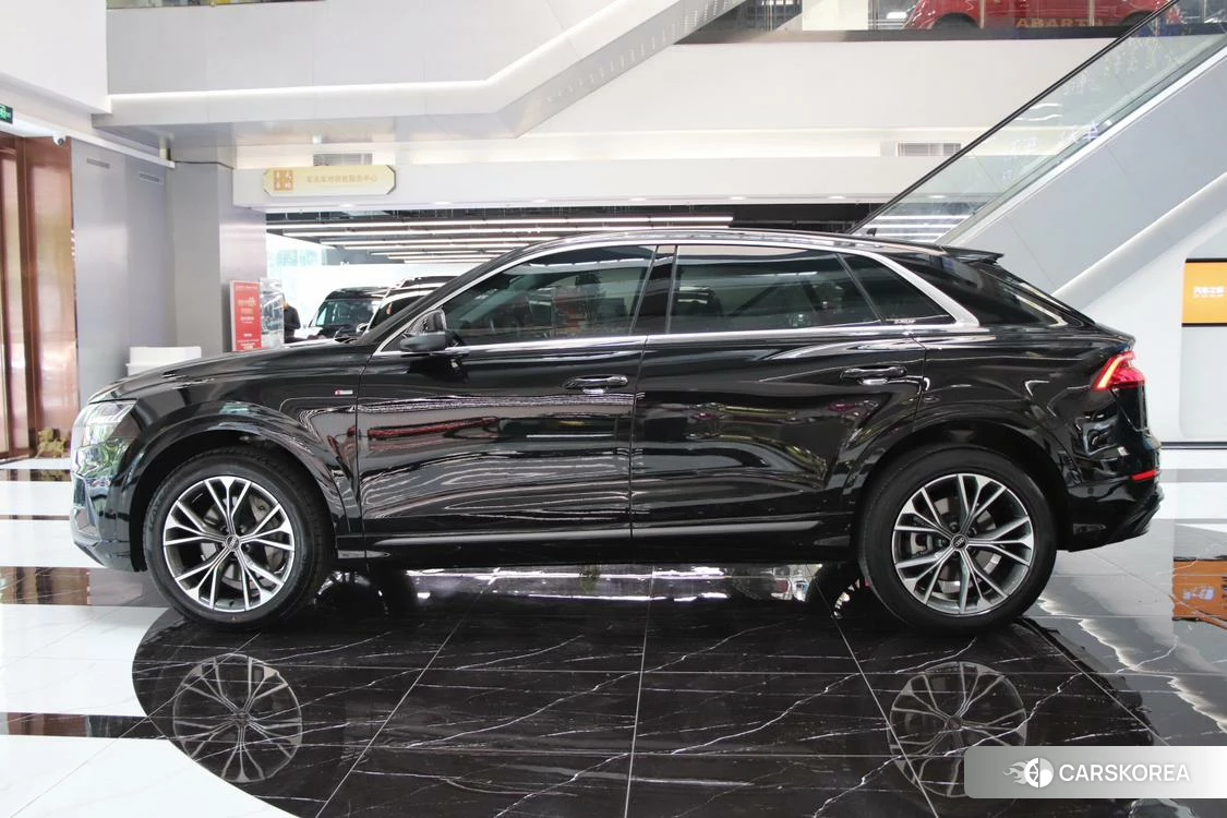 Audi Q8 2021 Черный из Китая, фото 3