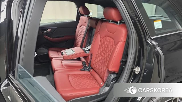 Audi SQ7 (4M) 2026 Черный из Кореи, фото 3