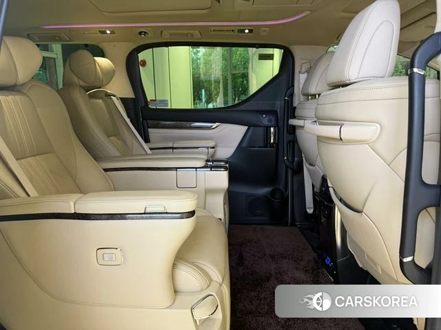 Toyota Alphard 2021 Белый из Китая, фото 3