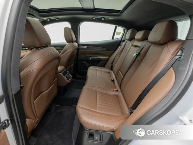 Maserati Grecale 2024 Светло-серебряный цвет из Кореи, фото 3